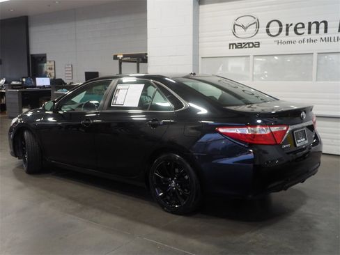 Used 2016 Toyota Camry XLE image 24