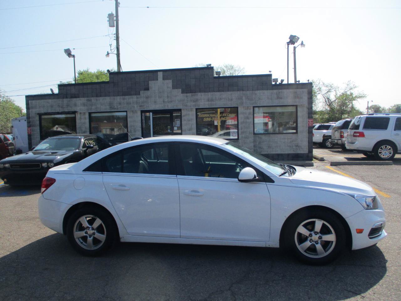 Used 2016 Chevrolet Cruze LT FWD image 2