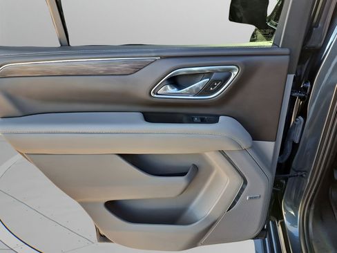 Used 2021 Chevrolet Tahoe LT w/ Luxury Package image 17