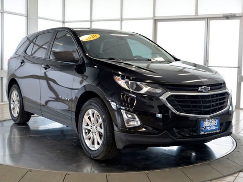 Used 2020 Chevrolet Equinox LS FWD image 2