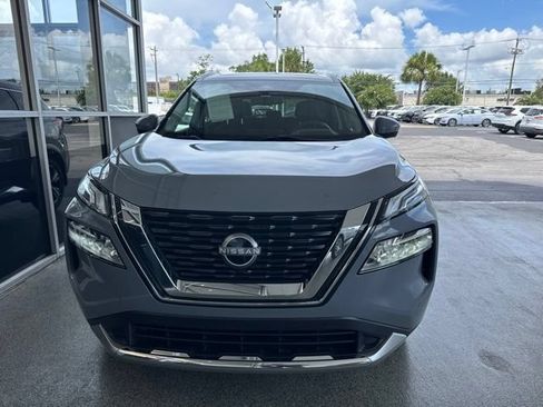 Used 2023 Nissan Rogue Platinum w/ Platinum Premium Package FWD image 3