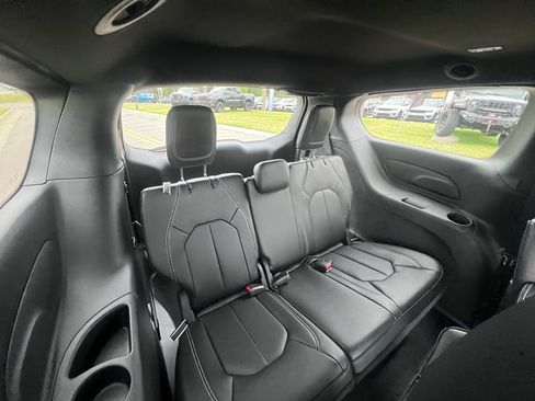 New 2026 Chrysler Pacifica Select image 14
