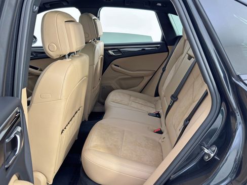 Used 2021 Porsche Macan image 39