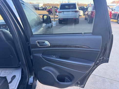 Used 2012 Jeep Grand Cherokee Laredo image 17