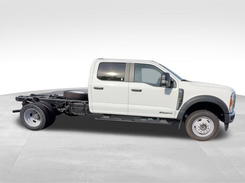 Used 2025 Ford F550 4x4 Crew Cab Super Duty image 2