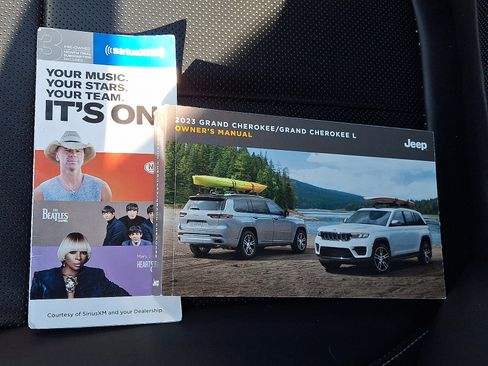 Used 2023 Jeep Grand Cherokee Overland w/ Luxury Tech Group IV image 31