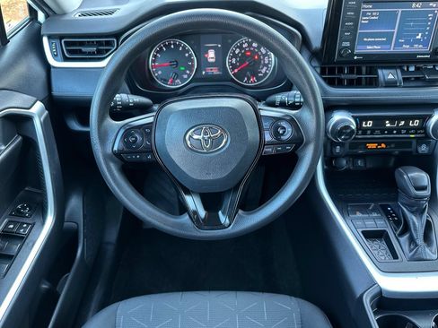 Used 2020 Toyota RAV4 XLE w/ All Weather Liner Package FWD image 16