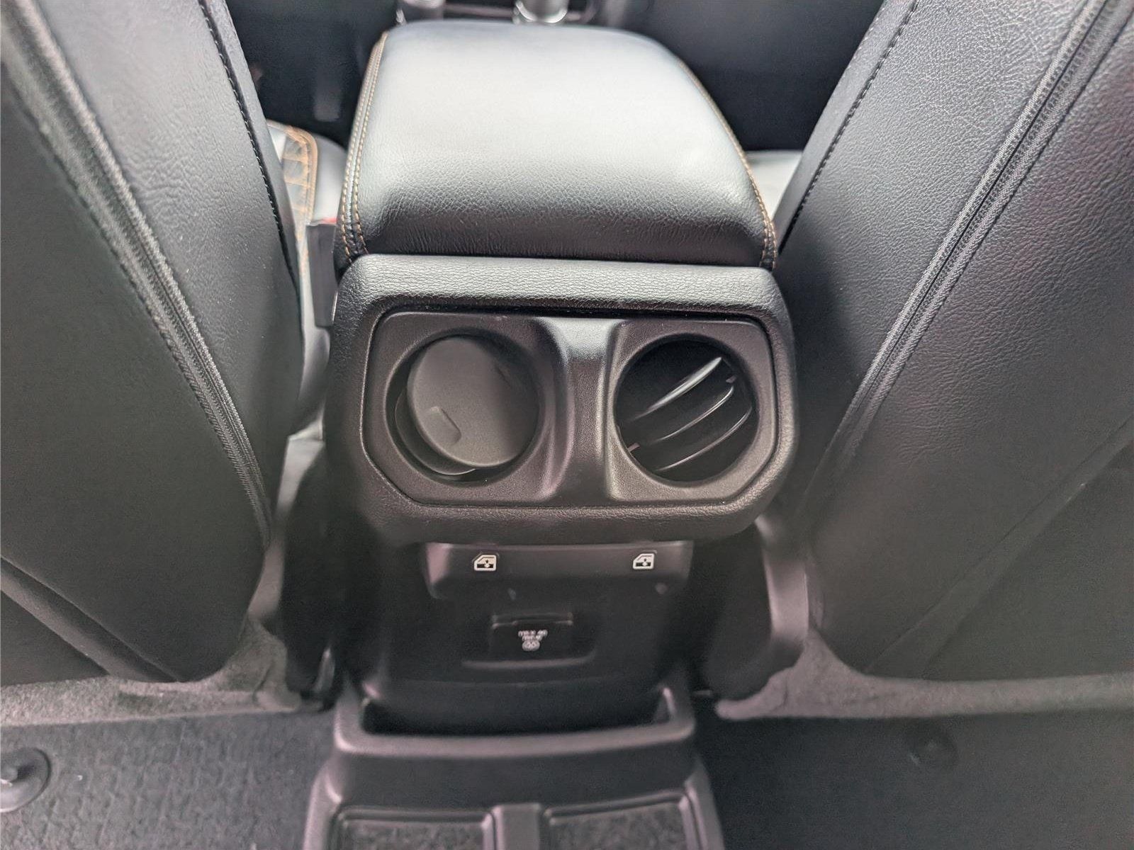 Used 2022 Jeep Wrangler Unlimited Sahara AWD/4WD image 19