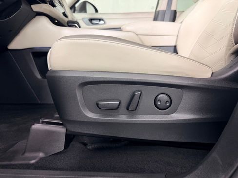 Used 2022 Nissan Pathfinder Platinum w/ Cargo Package FWD image 23