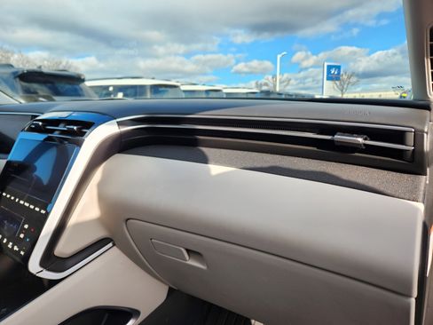 Used 2024 Hyundai Tucson Limited image 18