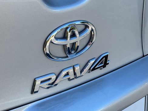 Used 2011 Toyota RAV4 Limited AWD/4WD image 36