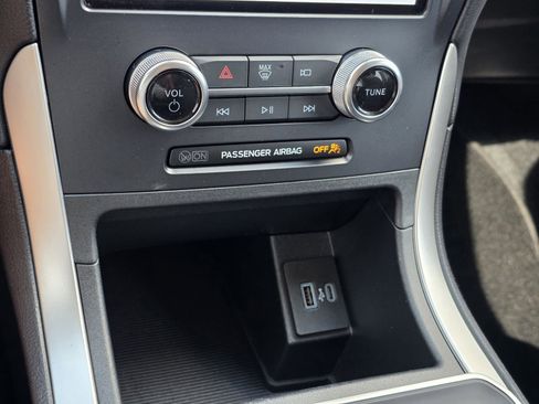 Used 2024 Ford Edge SE w/ Black Appearance Package image 21