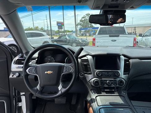 Used 2018 Chevrolet Suburban Premier AWD/4WD image 16