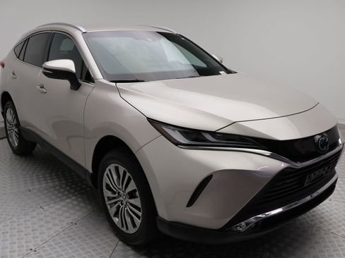 Certified 2024 Toyota Venza Limited image 6