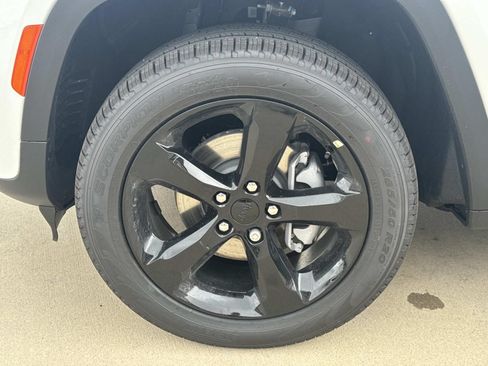 New 2026 Jeep Grand Cherokee Limited w/ Limited Altitude Package RWD image 4