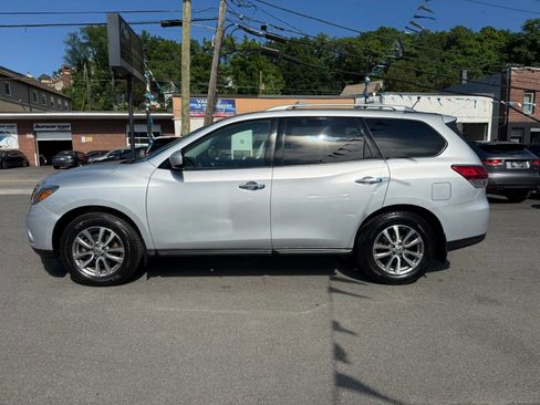 Used 2015 Nissan Pathfinder SV w/ Cargo Package AWD/4WD image 4