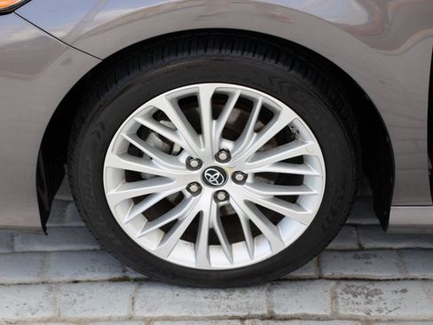 Used 2018 Toyota Camry XLE image 41