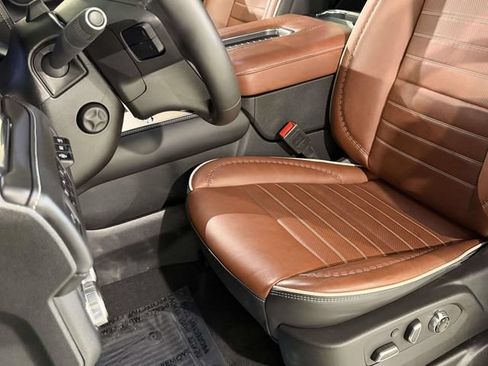 Used 2024 GMC Yukon Denali Ultimate AWD/4WD image 5