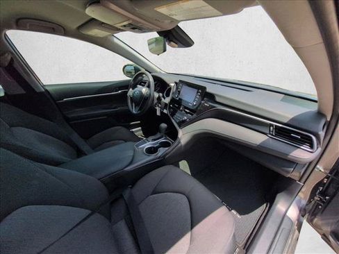 Used 2022 Toyota Camry LE FWD image 18