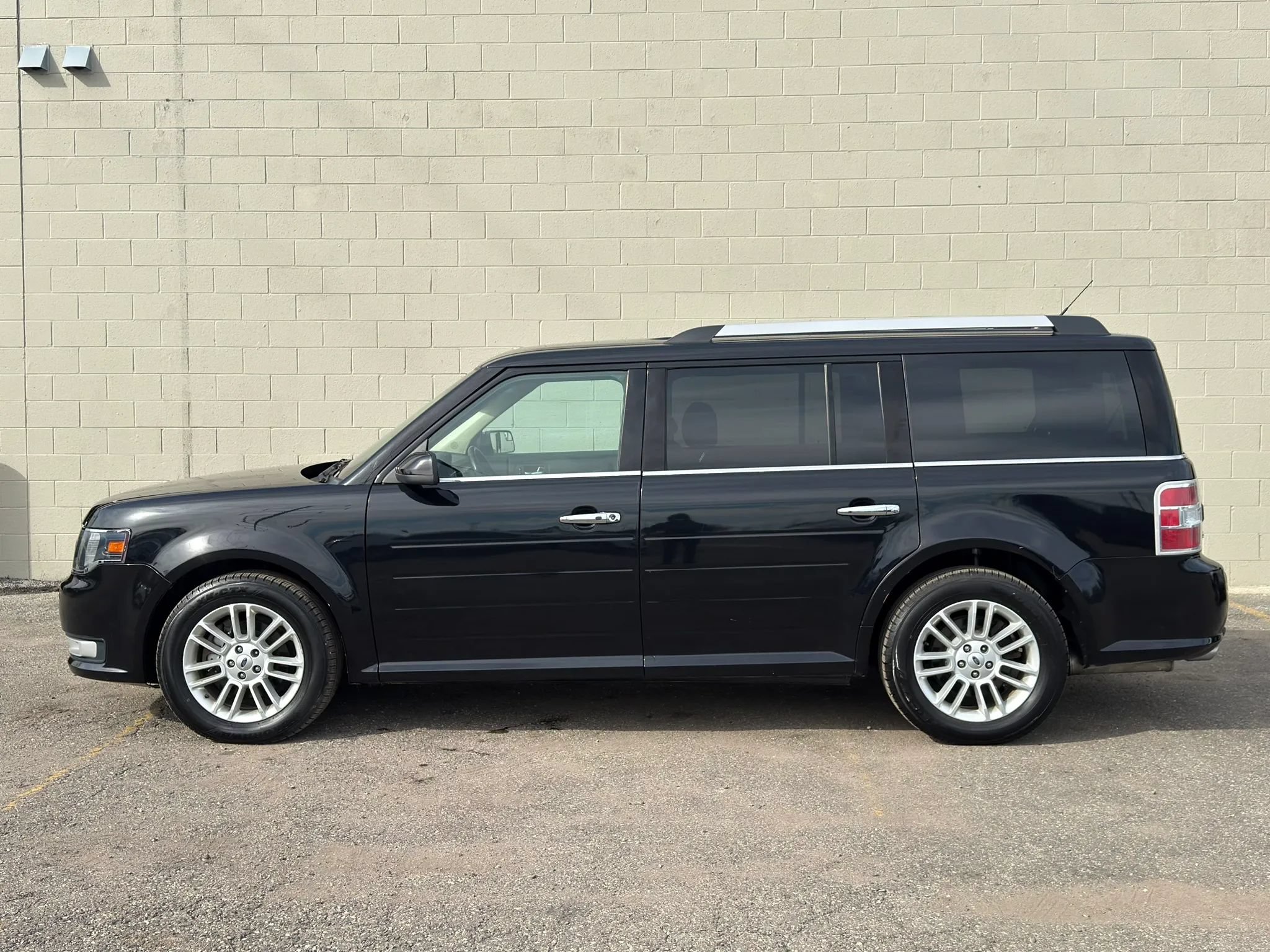 Used 2019 Ford Flex SEL w/ Class III Trailer Tow Package AWD/4WD image 2