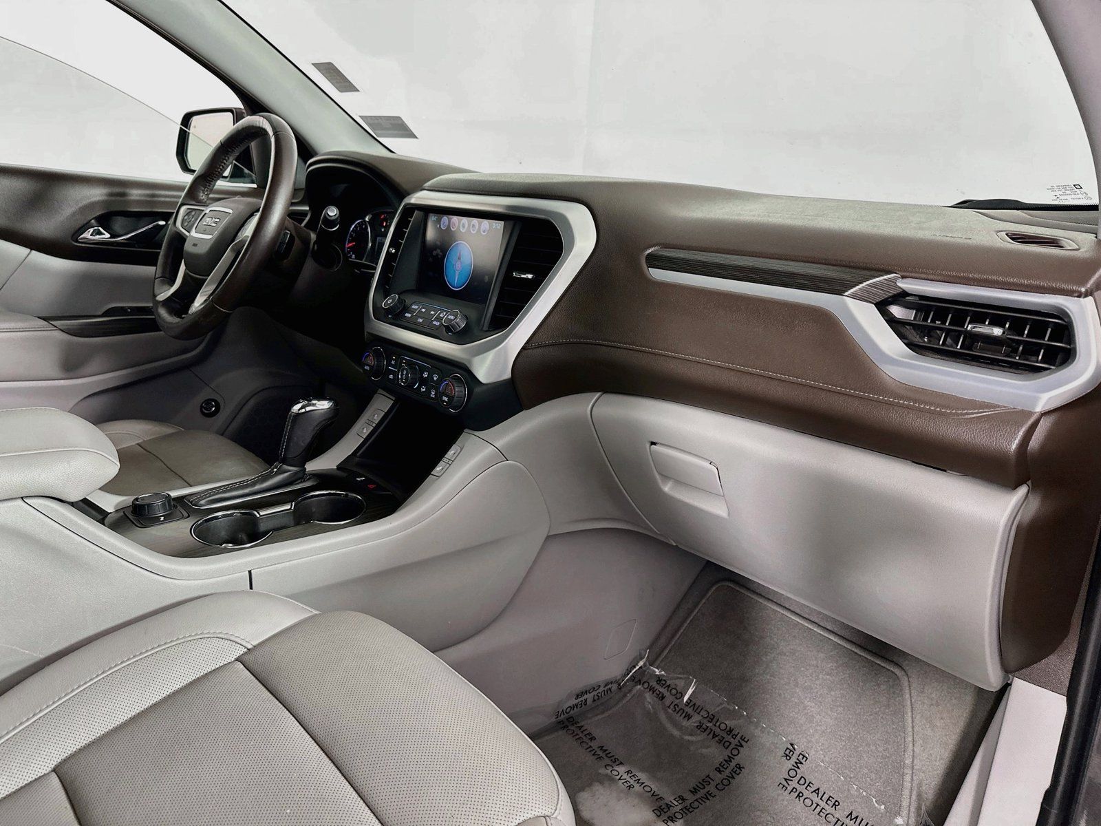 Used 2017 GMC Acadia SLT AWD/4WD image 32