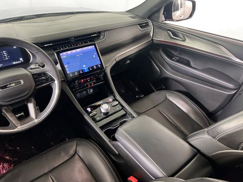 Used 2023 Jeep Grand Cherokee Overland image 24