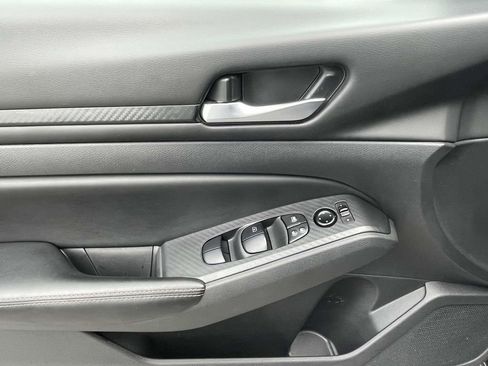 Used 2024 Nissan Altima 2.5 SV image 16