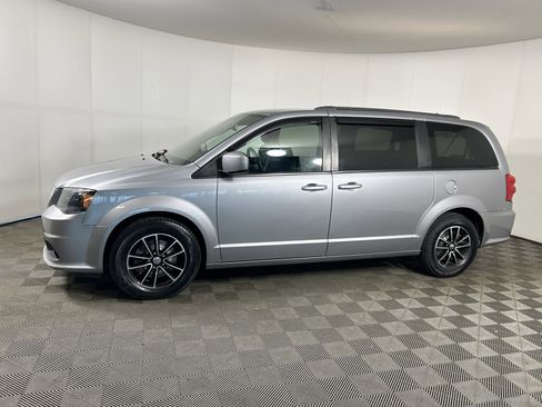 Used 2019 Dodge Grand Caravan GT FWD image 2