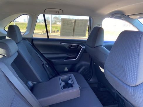 Used 2021 Toyota RAV4 LE image 20