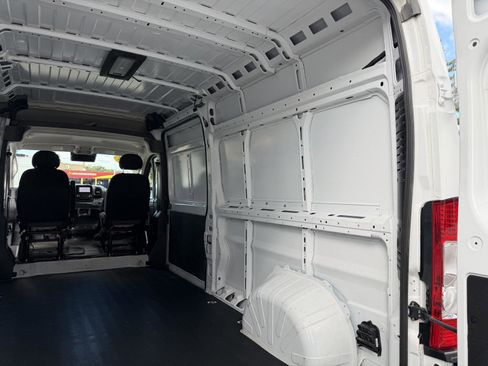 Used 2025 RAM ProMaster 2500 w/ Convenience Group FWD image 19