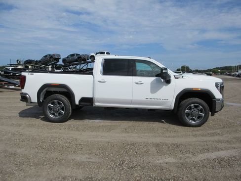 New 2026 GMC Sierra 3500 SLE w/ SLE Value Package AWD/4WD image 3