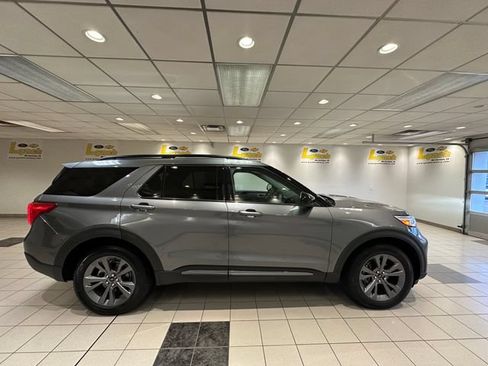 Certified 2024 Ford Explorer XLT w/ Equipment Group 202A AWD/4WD image 3