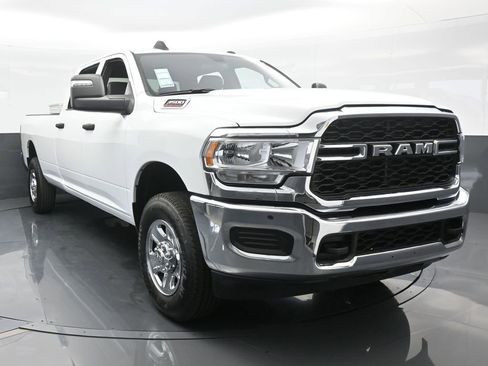 Used 2024 RAM 3500 Tradesman w/ Chrome Appearance Group image 9