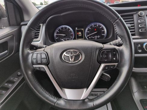 Used 2017 Toyota Highlander SE AWD/4WD image 14