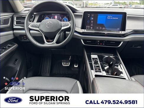 Used 2025 Volkswagen Atlas Peak Edition SE AWD/4WD image 20