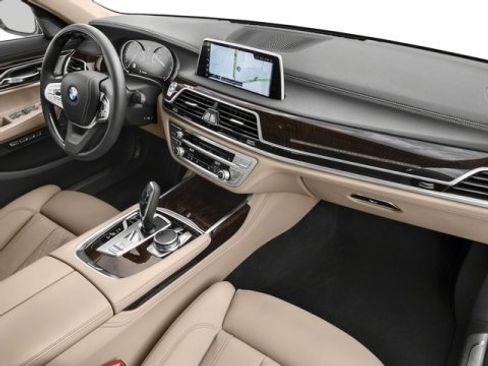 Used 2018 BMW 740i image 16