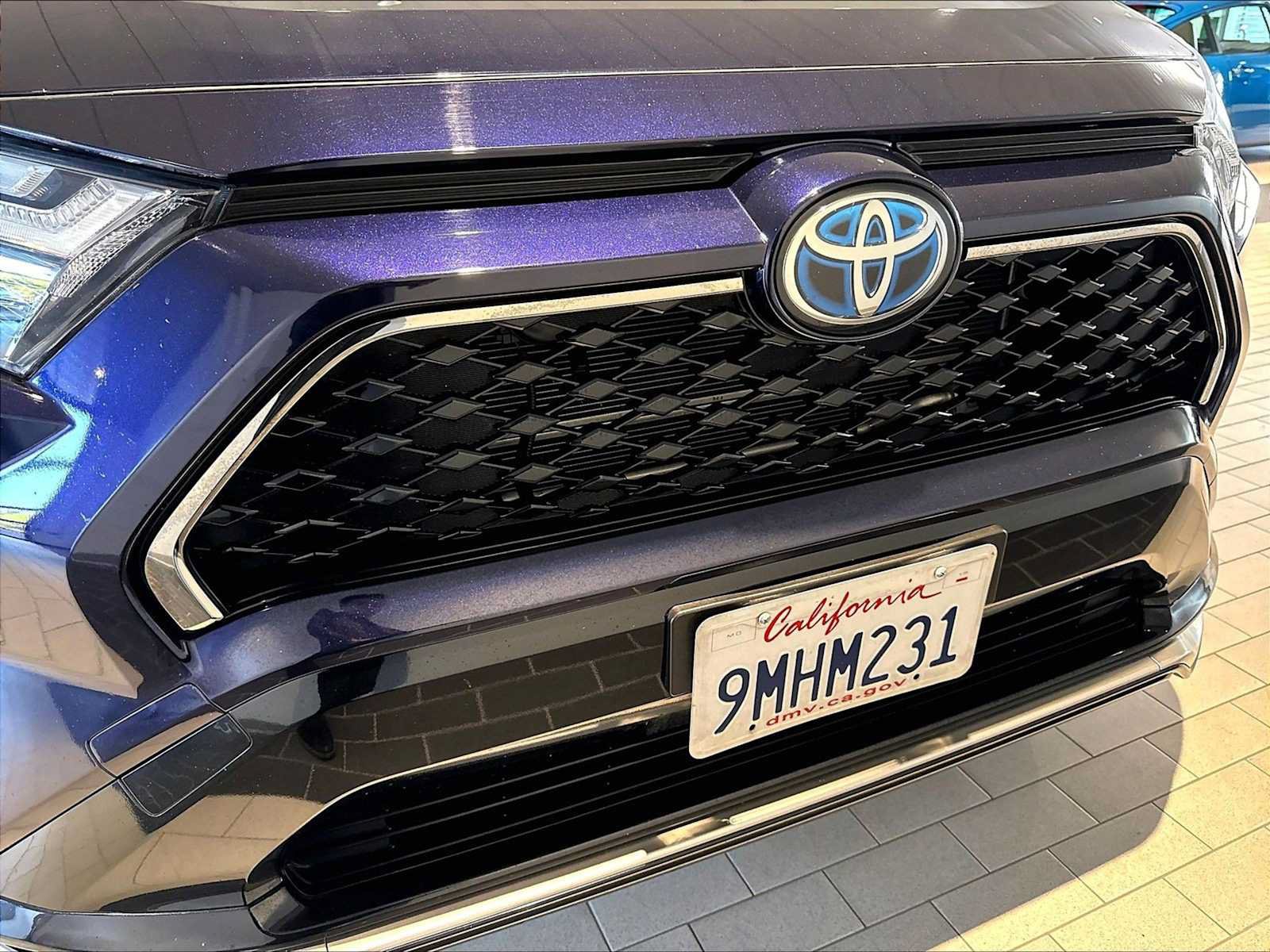 Used 2024 Toyota RAV4 SE w/ Weather & Moonroof Package AWD/4WD image 33