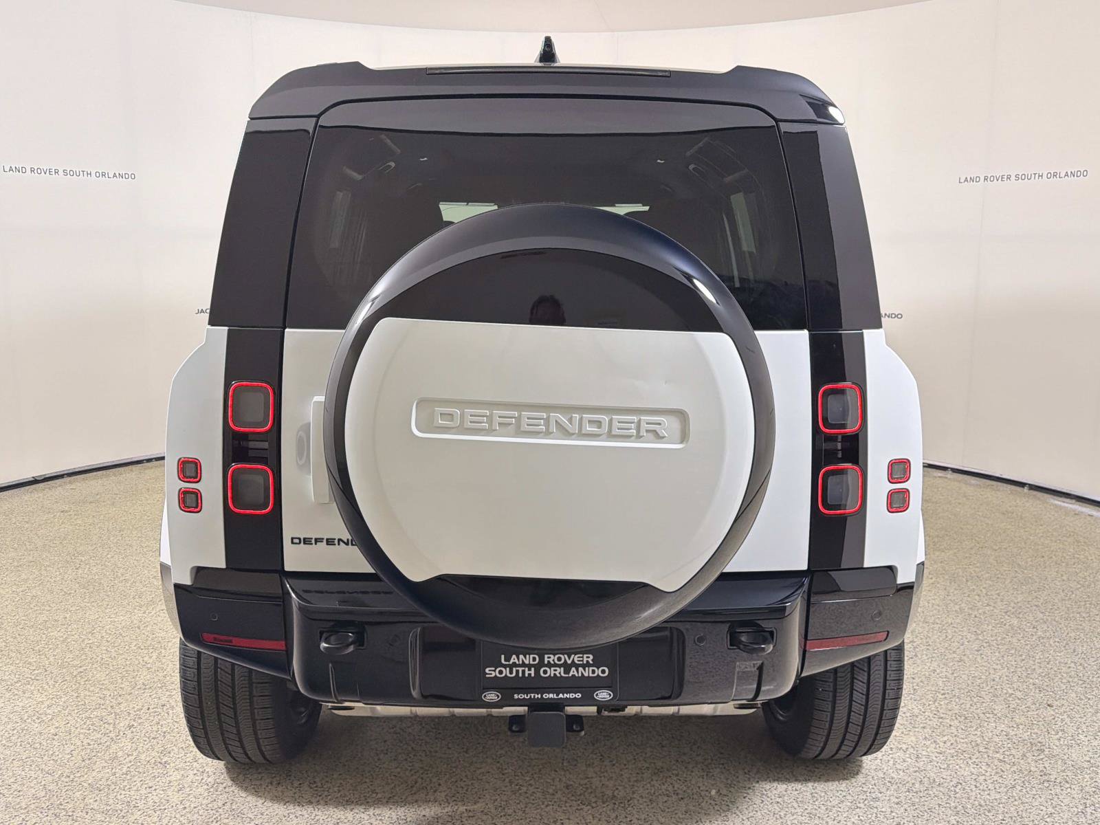 Used 2026 Land Rover Defender 110 X-Dynamic SE AWD/4WD image 4