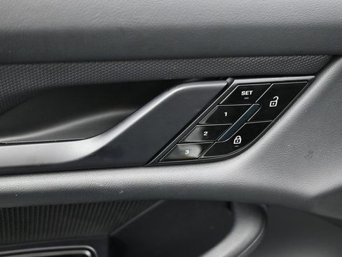 Used 2020 Porsche Taycan 4S image 16