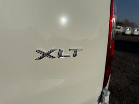 Used 2021 Ford Transit Connect XLT image 9