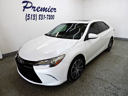 Used 2016 Toyota Camry SE FWD image 1