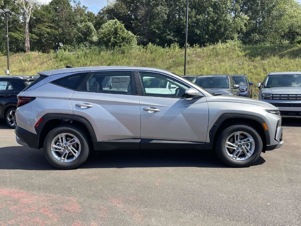 New 2026 Hyundai Tucson SE FWD image 2