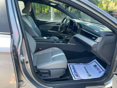 Used 2025 Toyota Camry SE FWD image 29