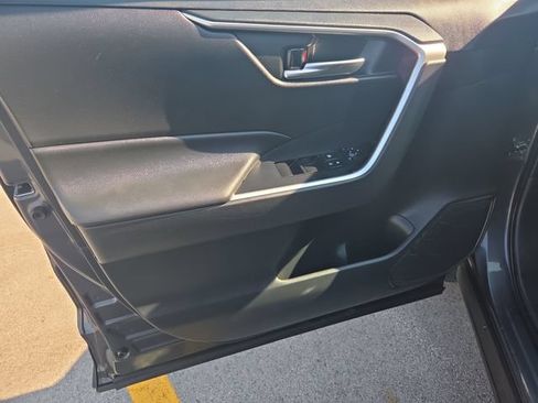Used 2019 Toyota RAV4 XLE w/ Convenience Package AWD/4WD image 12