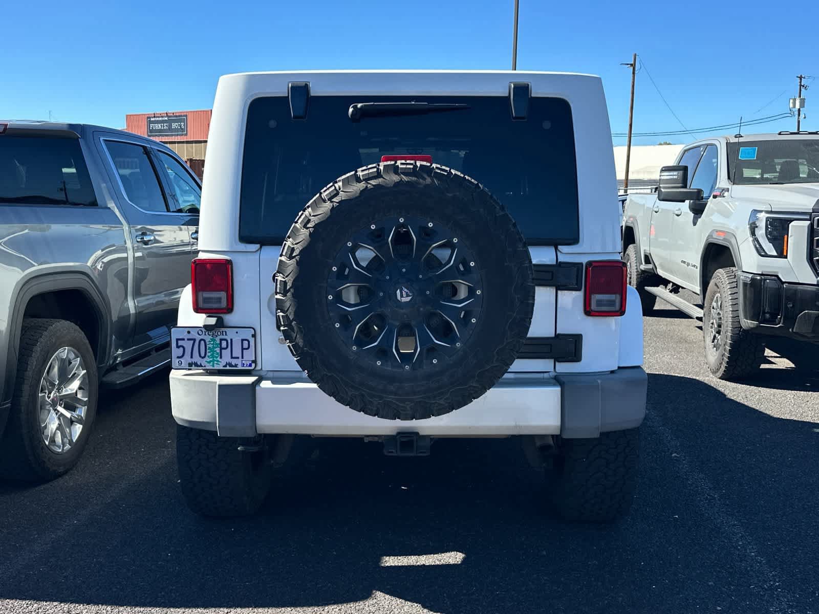 Used 2017 Jeep Wrangler Unlimited Sahara w/ Connectivity Group AWD/4WD image 5