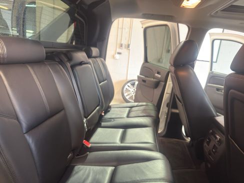 Used 2011 Chevrolet Avalanche LT w/ Luxury Package image 24