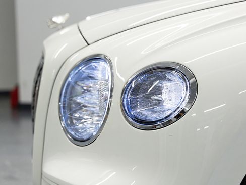 Used 2026 Bentley Flying Spur Plug-In Hybrid image 13