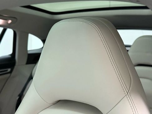 Used 2018 Porsche Panamera 4S image 31