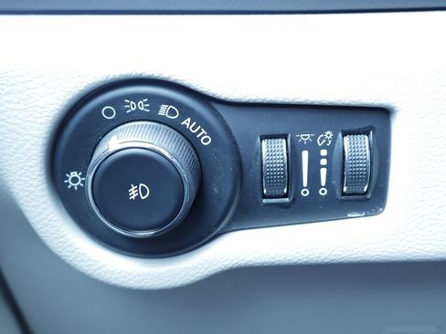 Certified 2023 Chrysler Pacifica Touring-L FWD image 26