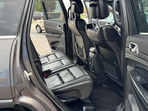 Used 2019 Jeep Grand Cherokee Limited w/ Luxury Group II AWD/4WD image 17